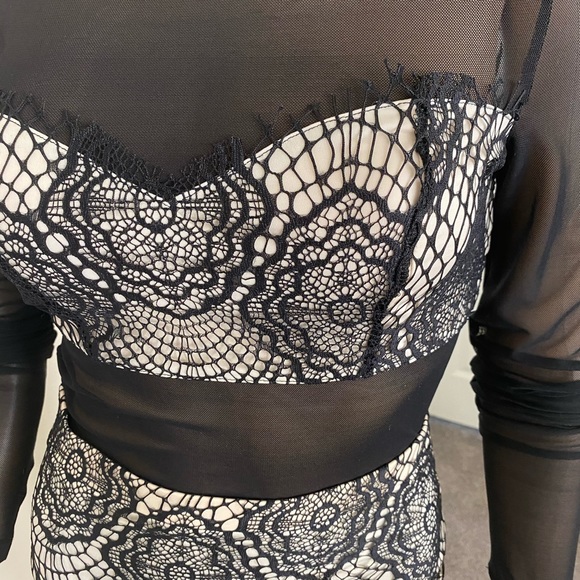 Stunning BEBE Two Piece 🖤🧡 - Picture 2 of 5